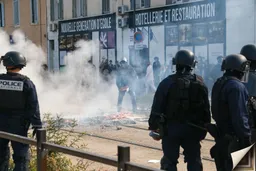 法国超1020所学校爆发高中生骚乱 抗议教育资源不足